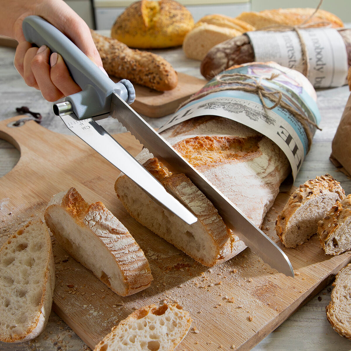 Adjustable Bread Knife